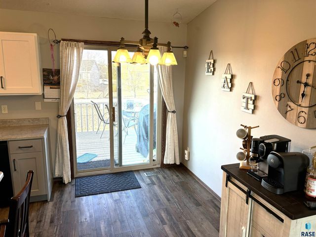 606 W Lois Ln Lane, Harrisburg, SD 57032