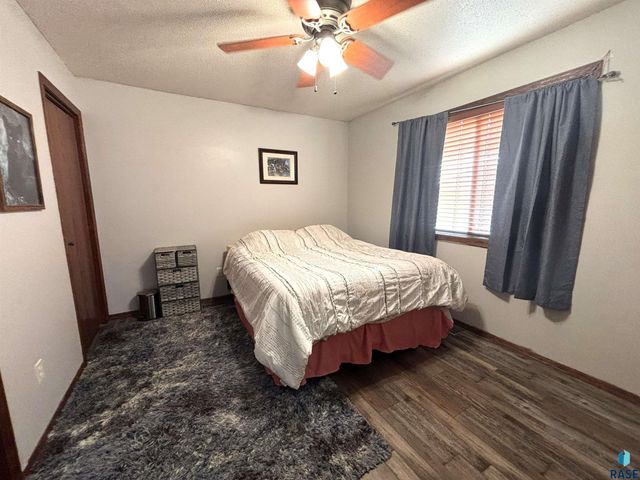 606 W Lois Ln Lane, Harrisburg, SD 57032