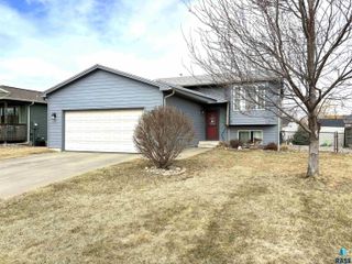 606 W Lois Ln Lane, Harrisburg, SD 57032