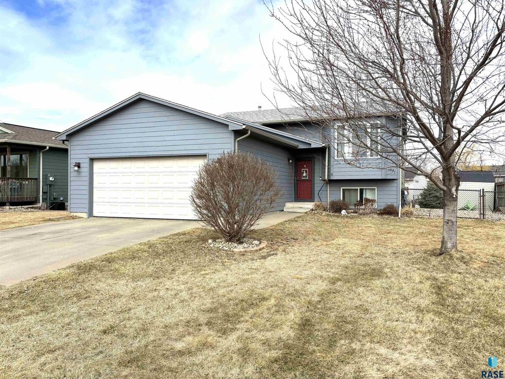 606 W Lois Ln Lane, Harrisburg, SD 57032