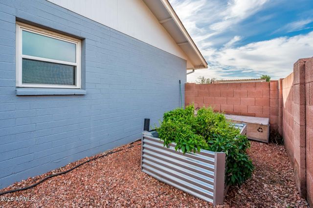 3335 W ACOMA Drive, Phoenix, AZ 85053