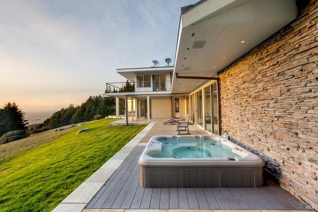 43850 Buckhorn Cove Rd E, Little River, CA 95456