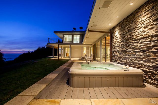 43850 Buckhorn Cove Rd E, Little River, CA 95456