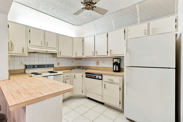204 Pine Hov Circle B-1, Greenacres, FL 33463