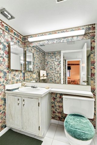 204 Pine Hov Circle B-1, Greenacres, FL 33463
