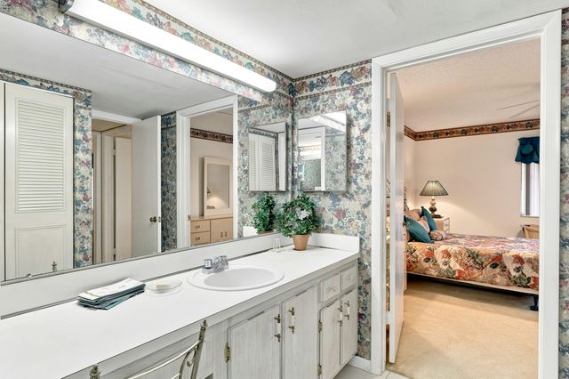 204 Pine Hov Circle B-1, Greenacres, FL 33463