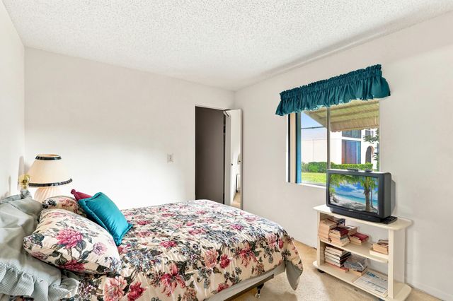 204 Pine Hov Circle B-1, Greenacres, FL 33463