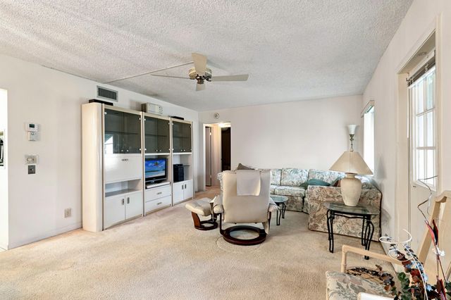 204 Pine Hov Circle B-1, Greenacres, FL 33463