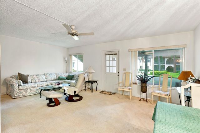 204 Pine Hov Circle B-1, Greenacres, FL 33463