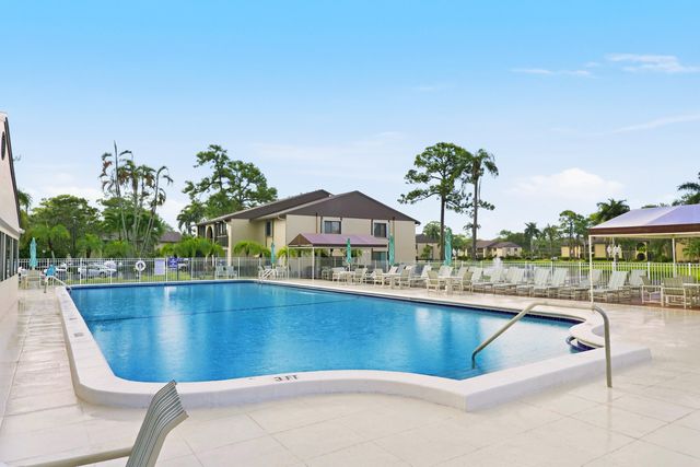 204 Pine Hov Circle B-1, Greenacres, FL 33463