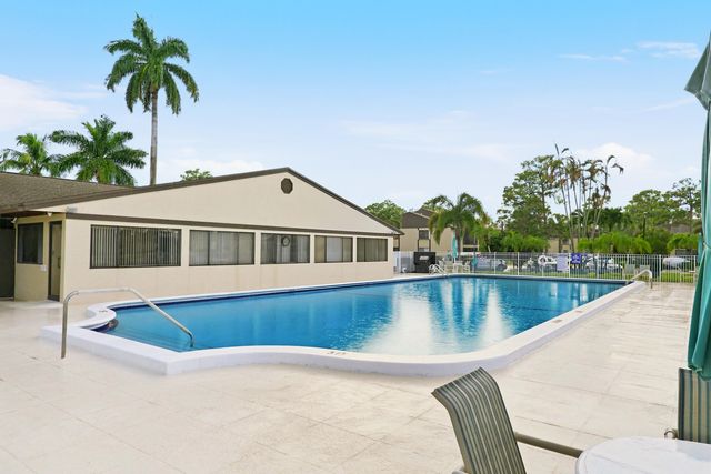 204 Pine Hov Circle B-1, Greenacres, FL 33463