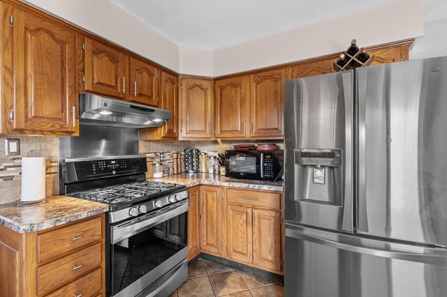 1501 W 73rd Place, Merrillville, IN 46410