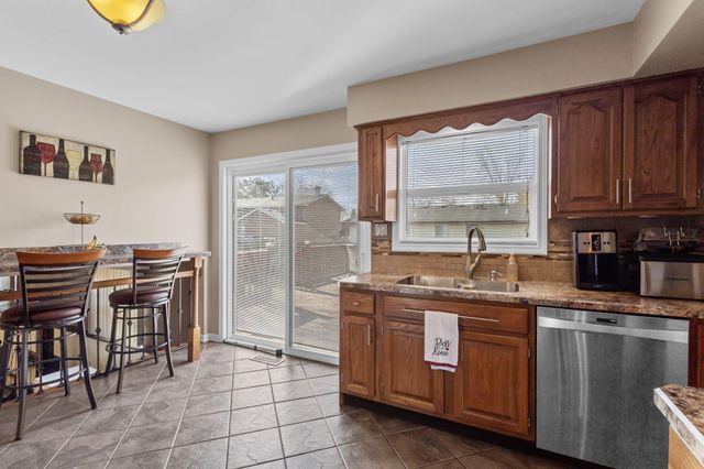 1501 W 73rd Place, Merrillville, IN 46410