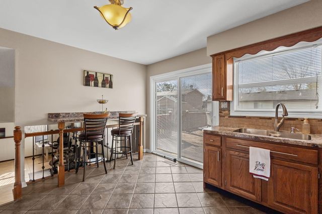 1501 W 73rd Place, Merrillville, IN 46410