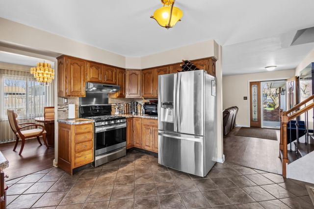 1501 W 73rd Place, Merrillville, IN 46410