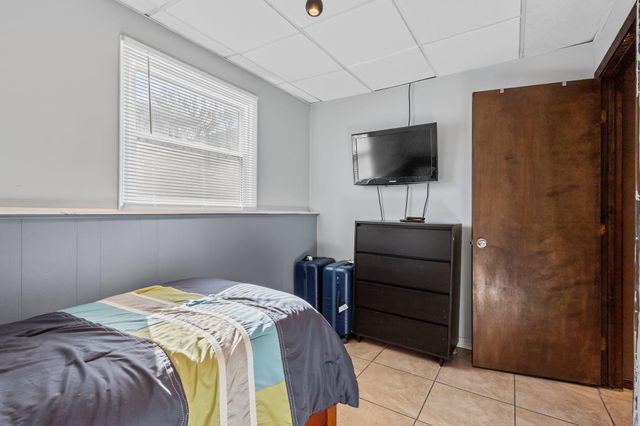 1501 W 73rd Place, Merrillville, IN 46410