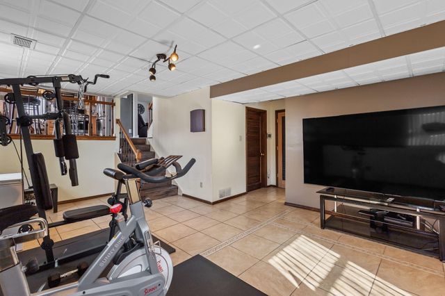 1501 W 73rd Place, Merrillville, IN 46410