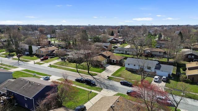 1501 W 73rd Place, Merrillville, IN 46410