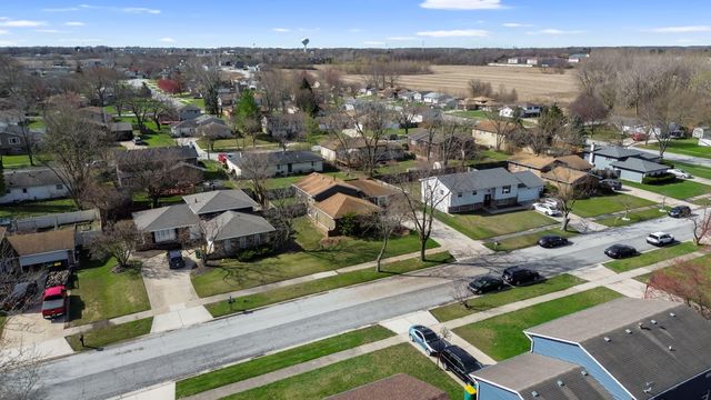 1501 W 73rd Place, Merrillville, IN 46410