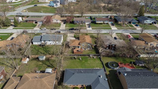 1501 W 73rd Place, Merrillville, IN 46410