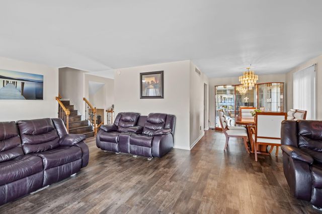 1501 W 73rd Place, Merrillville, IN 46410