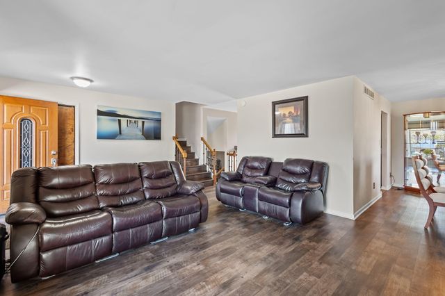 1501 W 73rd Place, Merrillville, IN 46410