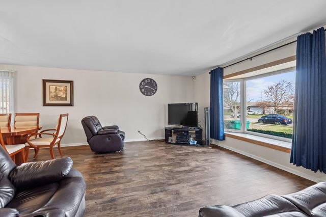 1501 W 73rd Place, Merrillville, IN 46410