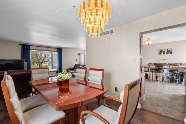1501 W 73rd Place, Merrillville, IN 46410