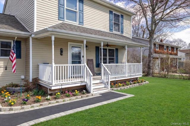 15 Loughlin Drive, Shirley, NY 11967