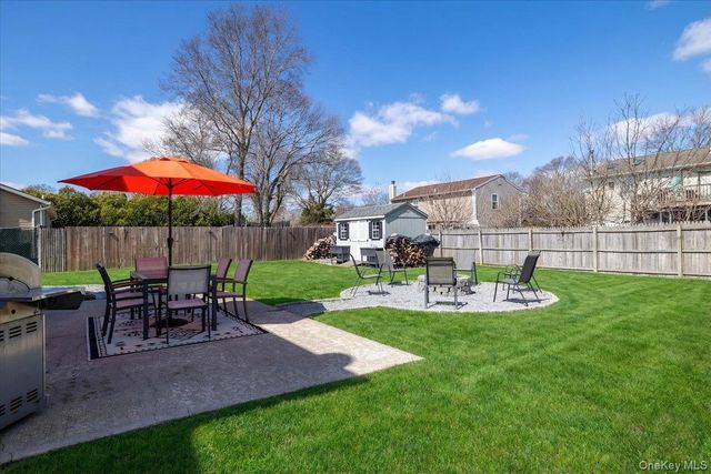 15 Loughlin Drive, Shirley, NY 11967