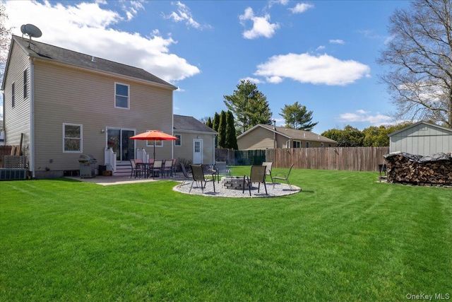 15 Loughlin Drive, Shirley, NY 11967