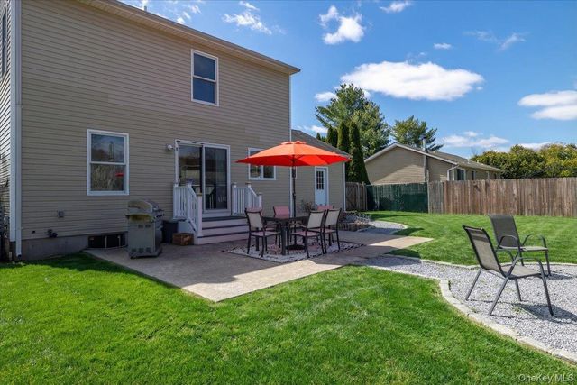 15 Loughlin Drive, Shirley, NY 11967