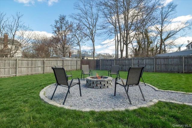 15 Loughlin Drive, Shirley, NY 11967