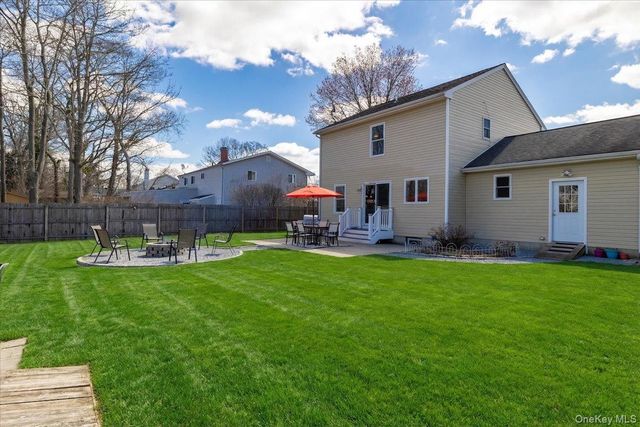 15 Loughlin Drive, Shirley, NY 11967