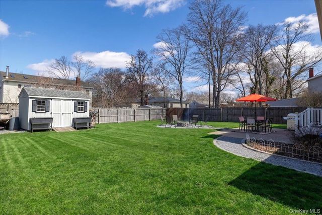 15 Loughlin Drive, Shirley, NY 11967