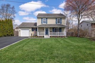 15 Loughlin Drive, Shirley, NY 11967