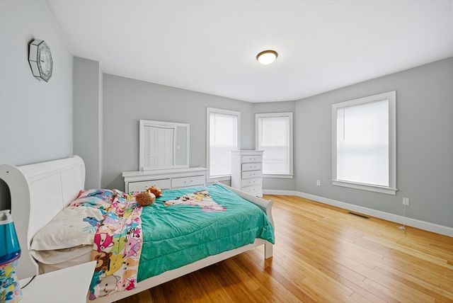 16 Crescent St, Lynn, MA 01902
