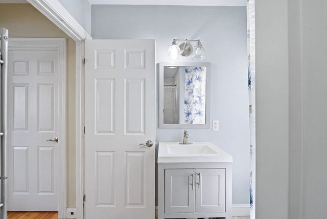 16 Crescent St, Lynn, MA 01902