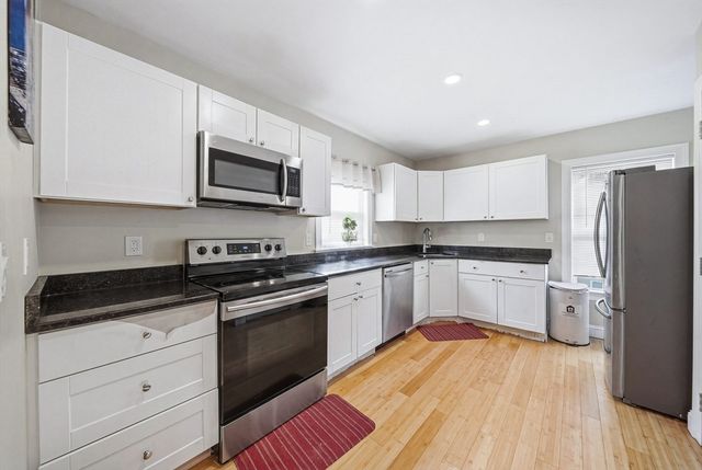 16 Crescent St, Lynn, MA 01902