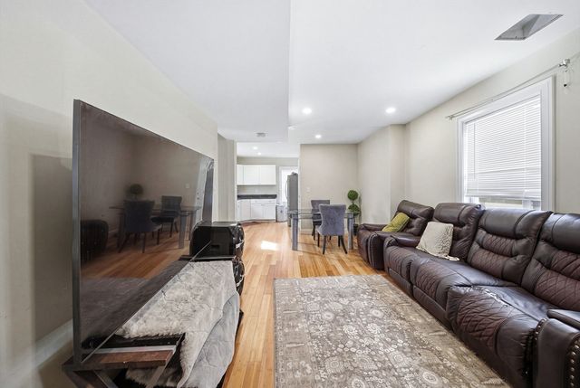 16 Crescent St, Lynn, MA 01902