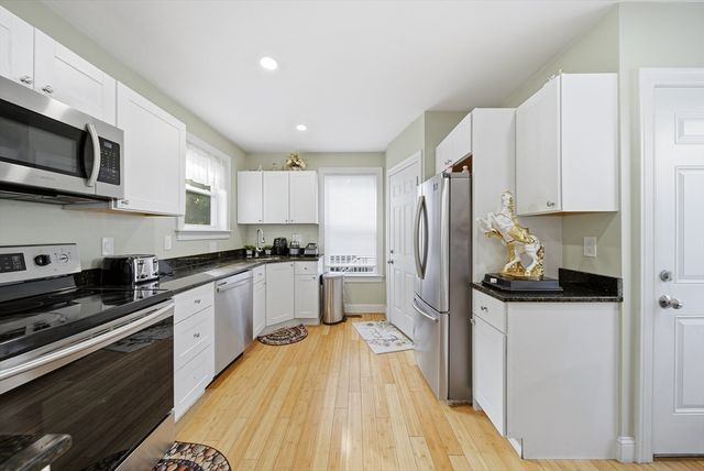 16 Crescent St, Lynn, MA 01902