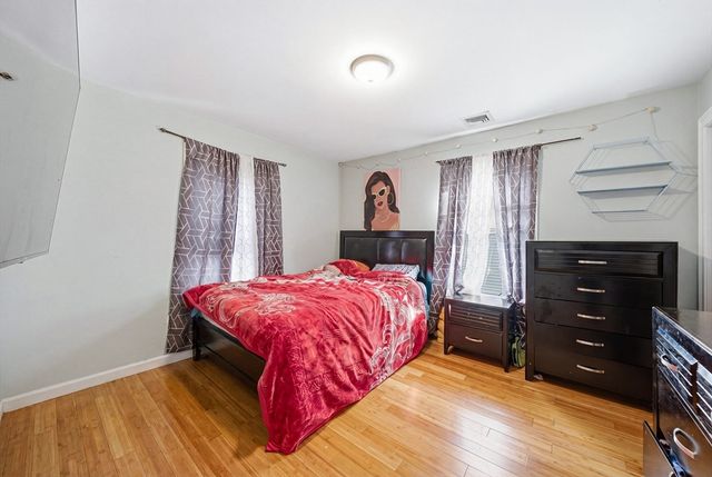 16 Crescent St, Lynn, MA 01902