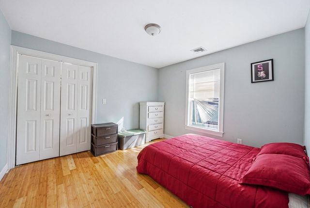 16 Crescent St, Lynn, MA 01902