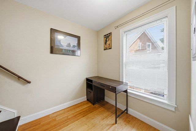 16 Crescent St, Lynn, MA 01902