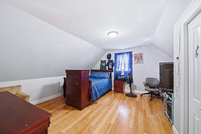 16 Crescent St, Lynn, MA 01902