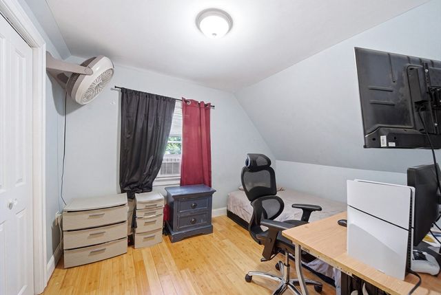 16 Crescent St, Lynn, MA 01902