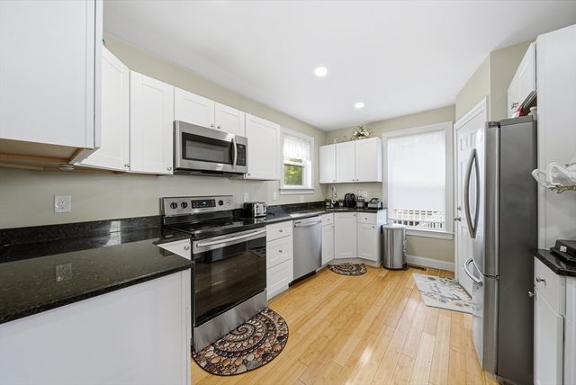 16 Crescent St, Lynn, MA 01902