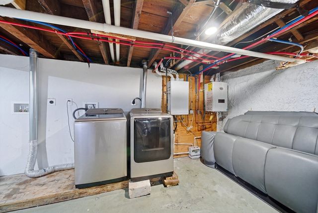 16 Crescent St, Lynn, MA 01902