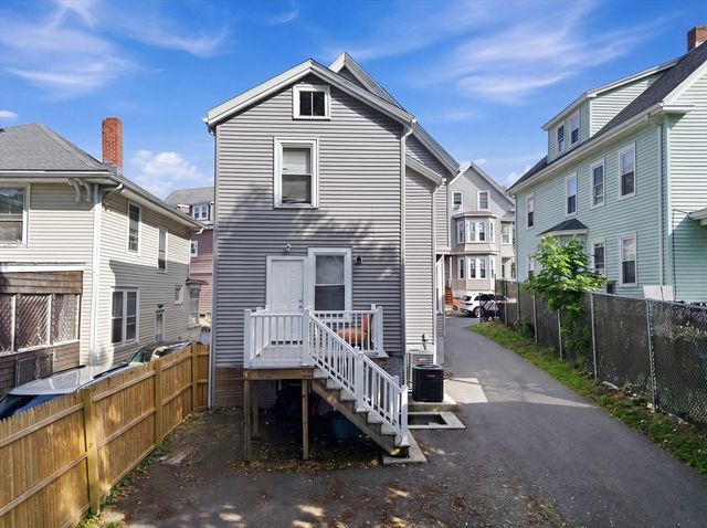 16 Crescent St, Lynn, MA 01902