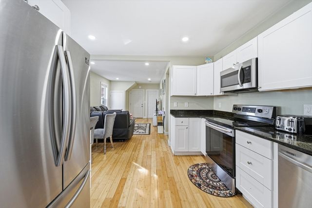 16 Crescent St, Lynn, MA 01902